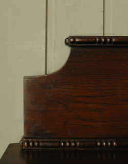 大人カラーがかっこいい!落ち着きのあるアンティークチェスト