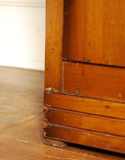 使い勝手バツグン。多機能なアンティークバチュラーチェスト