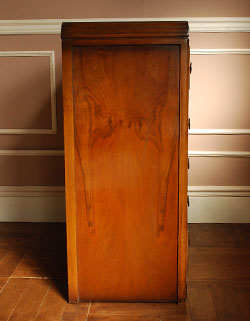 使い勝手バツグン。多機能なアンティークバチュラーチェスト