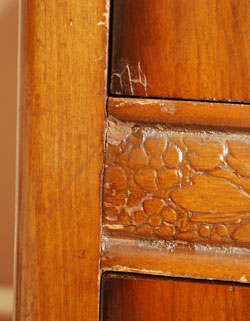 使い勝手バツグン。多機能なアンティークバチュラーチェスト