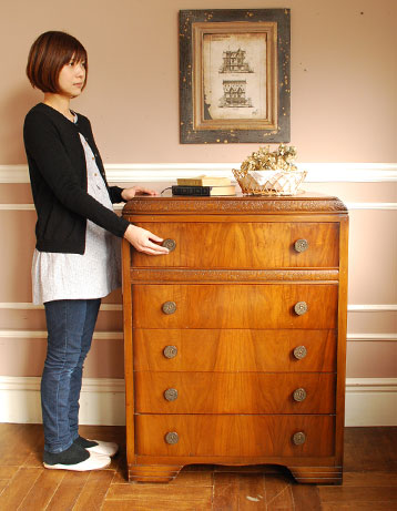 使い勝手バツグン。多機能なアンティークバチュラーチェスト