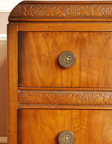 使い勝手バツグン。多機能なアンティークバチュラーチェスト