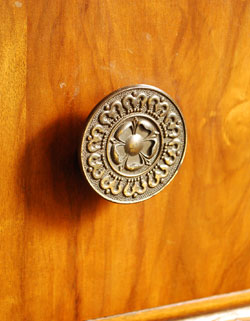 使い勝手バツグン。多機能なアンティークバチュラーチェスト