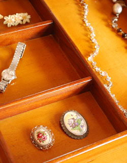 使い勝手バツグン。多機能なアンティークバチュラーチェスト