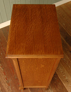 優雅なフランスの香り漂う使って便利なアンティークチェスト