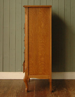 優雅なフランスの香り漂う使って便利なアンティークチェスト