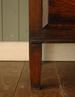 使い勝手バツグン。多機能なアンティークバチュラーチェスト