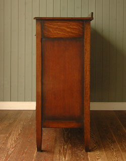 使い勝手バツグン。多機能なアンティークバチュラーチェスト