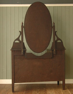 とっても女性らしいアンティークドレッシングチェスト