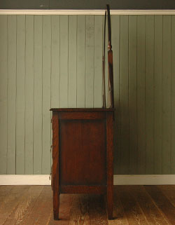 とっても女性らしいアンティークドレッシングチェスト