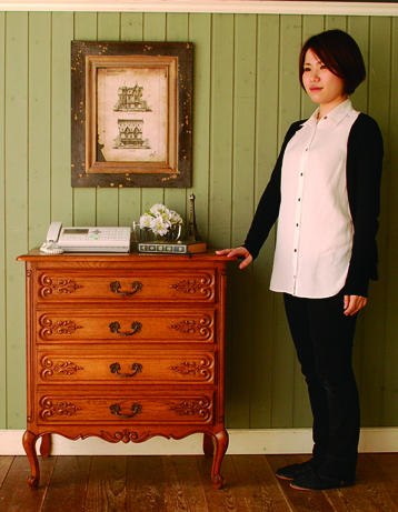 寝室や書斎にオススメ！優雅な猫脚のフレンチチェスト