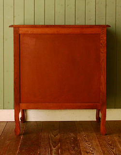 寝室や書斎にオススメ！優雅な猫脚のフレンチチェスト