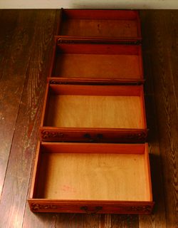 寝室や書斎にオススメ！優雅な猫脚のフレンチチェスト