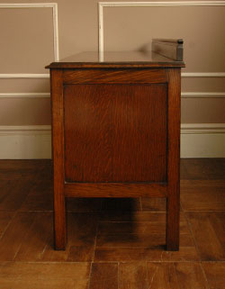 天板の上に置いても安心!可愛いチェスト