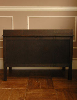 天板の上に置いても安心!可愛いチェスト