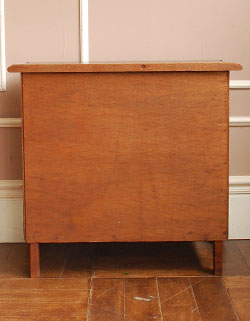 j-656-f アンティークチェスト