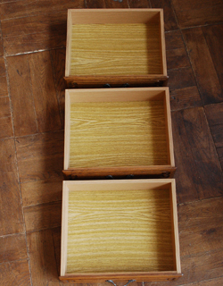 引出しは3杯あります。(j-662-f) j-662-f チェスト