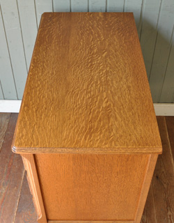 j-718-f アンティークチェスト