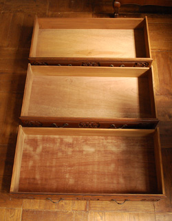 j-732-f アンティークチェスト