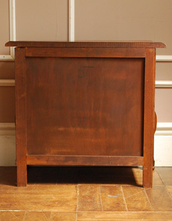 しっかりメンテナンスしているので、裏側もキレイです。(j-742-f) j-742-f アンティークチェスト