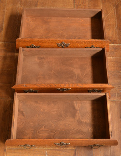 j-744-f アンティークチェスト