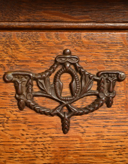 j-744-f アンティークチェスト