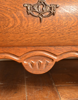 j-744-f アンティークチェスト