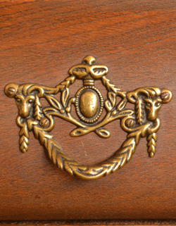 j-760-f アンティークチェスト