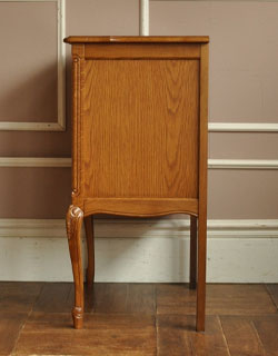 j-784-f アンティークスモールチェストの横から