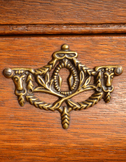 j-787-f アンティークチェストの装飾