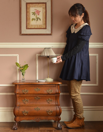 j-787-f アンティークチェストのモデル入り