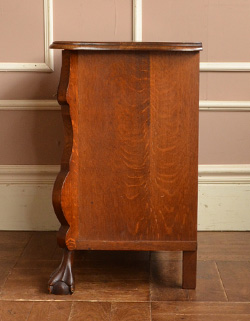 j-787-f アンティークチェストの横から