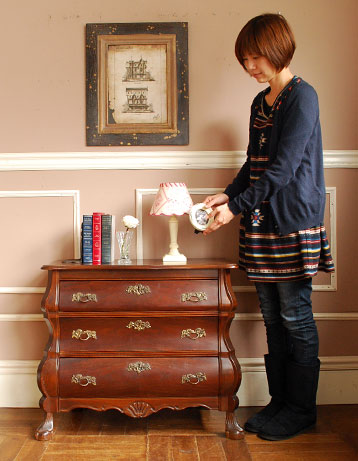 j-790-f アンティークチェストのモデル入り