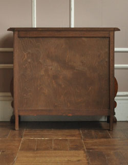 j-792-f アンティークチェストの後ろから