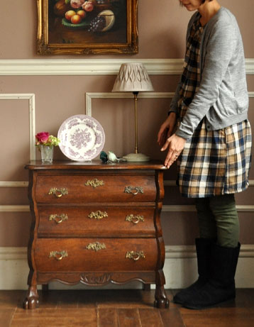 j-796-f アンティークチェストのモデル入り