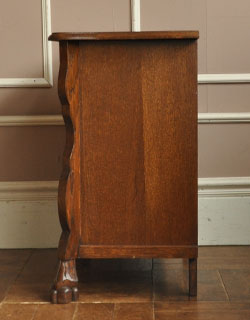 j-796-f アンティークチェストの横から