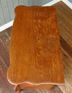 ピカピカにお直ししてあります。天板の上には、雑貨や写真などを飾ってディスプレイも楽しんでくださいね。(j-816-f) j-816-f アンティークチェストの天板