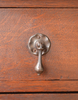 j-839-f アンティークチェスト