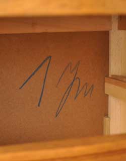 j-927-f アンティークチェストの汚れ