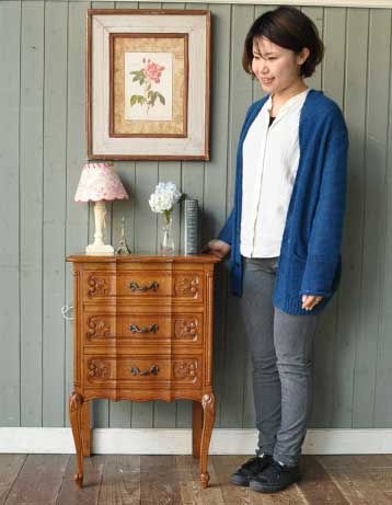 j-927-f アンティークチェストのモデル入り