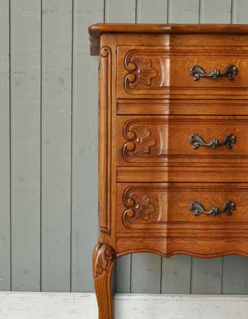 j-927-f アンティークチェストのアップ