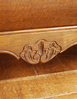 j-957-f アンティークチェスト(コモード)の彫り