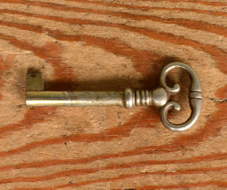 j-958-f アンティークチェストの鍵