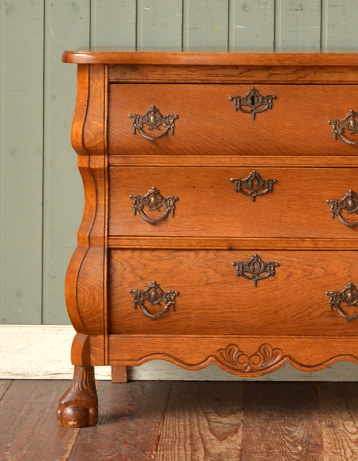 j-958-f アンティークチェストのアップ