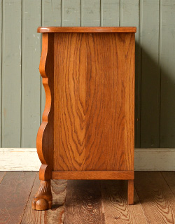 j-958-f アンティークチェストの横