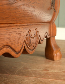 j-958-f アンティークチェストの彫り