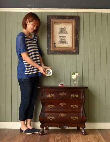 j-960-f アンティークチェストのモデル入り