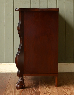 j-960-f アンティークチェストの横