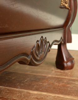 j-960-f アンティークチェストの彫り