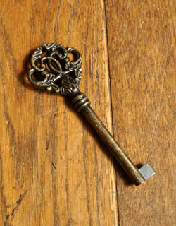 j-980-f アンティークチェスト（コモード）の鍵